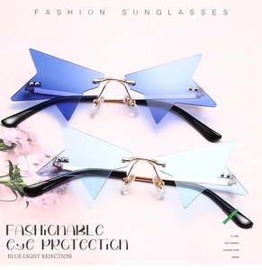Détail de lunettes de soleil sans monture en forme d'étoile avec verres bleus anti-lumière bleue