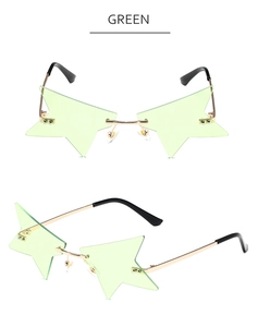 Vue détaillée des lunettes de soleil sans monture en forme d'étoile verte et métal doré