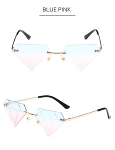 Dettaglio di occhiali da sole senza montatura con taglio a diamante e lenti sfumate blu-rosa