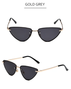 Vue avant et latérale de lunettes de soleil œil-de-chat en métal doré et verres gris
