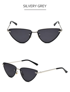 Détail de lunettes de soleil œil de chat en métal gris argenté avec verres foncés