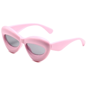 Lunettes de soleil œil de chat roses en forme de cœur avec monture épaisse et verres gris