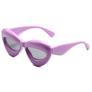 Lunettes de soleil œil de chat violettes rétro avec monture épaisse et verres gris