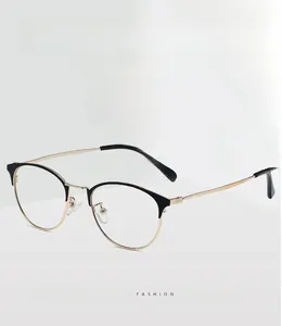 Détails des lunettes anti-lumière bleue photochromiques avec monture demi-cercle noir et or