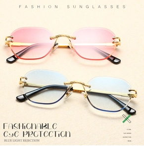 Detail of rimless metal sunglasses with gold engraved temples and anti-blue light lenses