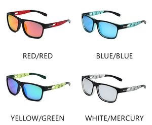 Quatre paires de lunettes de soleil sport polarisées avec verres colorés et branches