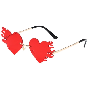 Lunettes de soleil sans monture en forme de flamme de cœur avec verres rouges