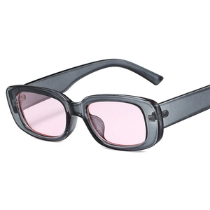 Lunettes de soleil rétro à petite monture grise translucide et verres rose clair