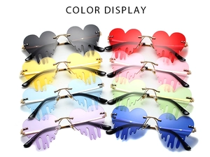 Collection de lunettes de soleil cœur fondu avec montures dorées en huit couleurs vives