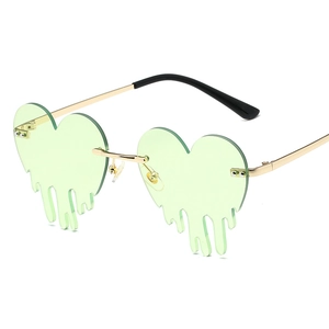 Lunettes de soleil cœur uniques avec verres goutte vert clair et monture dorée