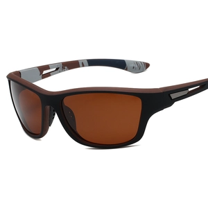 Polarisierte Sportsonnenbrille mit braunen Gläsern und Tarnbügeln für Radsport