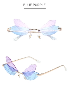 Vue détaillée des lunettes de soleil ailes de libellé avec dégradé bleu-violet et or