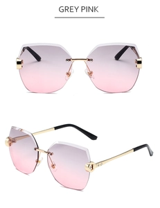 Detailansicht der randlosen geometrischen Sonnenbrille mit grau-rosa Verlaufsgläsern und Gold
