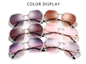 Farbdisplay der randlosen Strass-Sonnenbrille mit Gläsern in verschiedenen Verläufen
