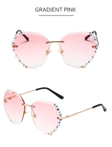 Detail der randlosen Sonnenbrille mit rosa Verlaufsgläsern und handgesetzten Strasskanten