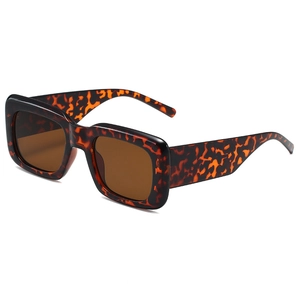 Retro square oversized tortoiseshell sunglasses with wide temples and brown lenses