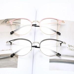 Lunettes anti-lumière bleue à monture ronde en métal avec design oreilles de chat bicolore