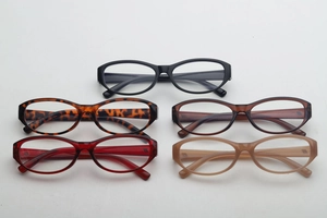 Vue à plat de montures de lunettes ovales en noir, écaille, rouge, marron et beige