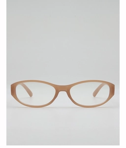 Détail de la monture de lunettes ovale œil de chat translucide couleur nude gelée