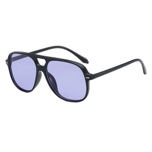 Lunettes de soleil pilote noires avec double pont et verres violets transparents tendance