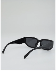 Détail des lunettes de soleil œil de chat rétro avec modèle 5380 imprimé