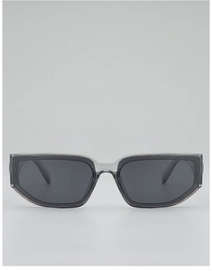 Vue de face de lunettes de soleil vintage œil-de-chat avec monture grise et verres noirs