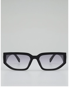 Vue frontale de lunettes œil-de-chat géométriques noires avec verres gris dégradés mats