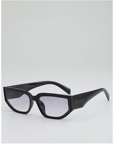 Détail de lunettes de soleil œil de chat modernes avec monture noire et verres dégradés