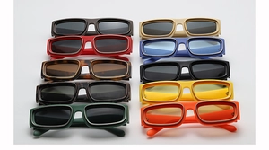 Collection de lunettes de soleil rectangulaires en plusieurs couleurs style millénaire