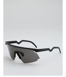 Detail view of avant-garde sports sunglasses with wave-shaped temples and grey lens