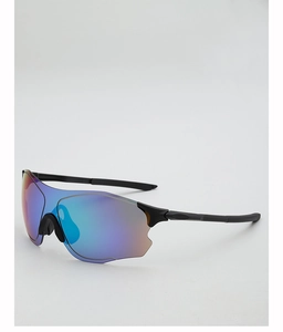 Détail de lunettes de soleil de sport à dégradé bleu-violet et monture noire mate de profil