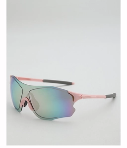 Détail de lunettes de sport avec monture rose demi-cerclée et verres dégradés