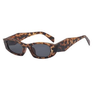 Lunettes de soleil rétro écaille de tortue à branches larges et verres gris foncé