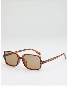Macro shot of retro square leopard tortoiseshell sunglasses with metal rivet details