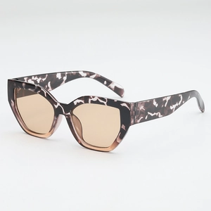 Retro cat-eye oversized sunglasses with leopard tortoiseshell frames and gradient lenses