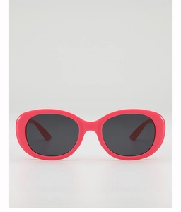 Gros plan de lunettes de soleil ovales roses avec verres foncés pour un look rétro chic