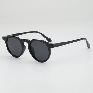 Classic retro round frame sunglasses in black with keyhole bridge and dark lenses