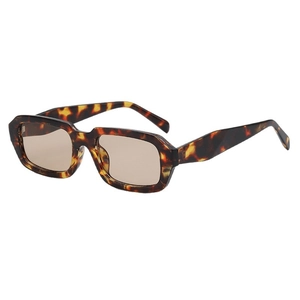 Retro rectangular tortoiseshell sunglasses with light brown lenses for a stylish winter look