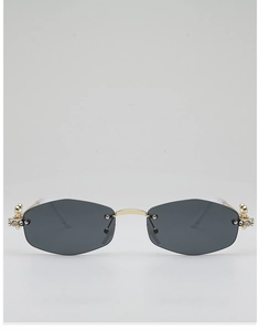 Détails de lunettes de soleil sans monture à verres gris et branches dorées serties de diamants