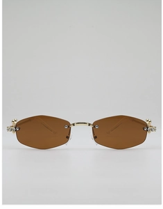 Détail de lunettes de soleil sans monture avec strass et pont en métal doré élégant