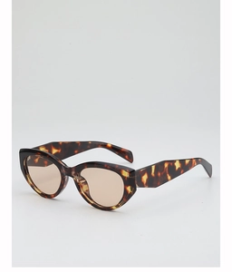 Detail of tortoiseshell cat-eye sunglasses with thick frame and brown gradient lenses