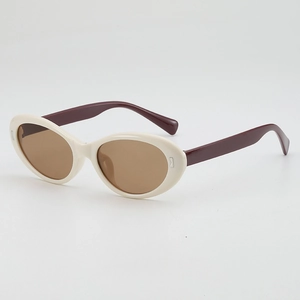Lunettes de soleil rétro ovales œil-de-chat avec monture crème et branches bordeaux de profil