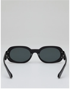 Détail de lunettes de soleil ovales noires avec verres gris et charnières argentées