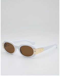 Détail de lunettes de soleil ovales blanches avec emblème LD doré et verres marron