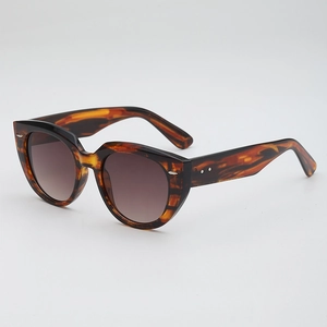 Fashionable oversized tortoiseshell cat-eye sunglasses with gradient brown UV400 lenses