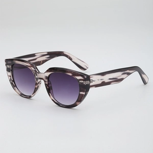 Oversized cat-eye sunglasses with marble texture frames and purple gradient lenses
