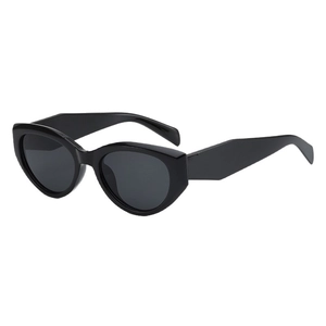 Vintage cat eye sunglasses in black with wide temples for a minimalist retro fashion look