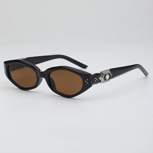 Retro polygon cat eye sunglasses with black frame and crystal metal hinge detail