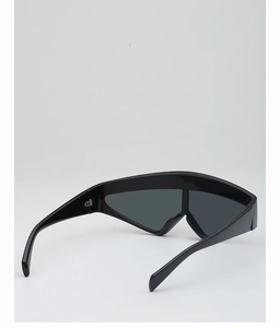 Vue de dessus de lunettes de soleil cyberpunk noires brillantes au design futuriste
