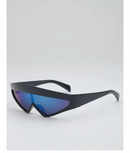 Vue latérale de lunettes de soleil futuristes avec monture noire et verres miroirs bleus